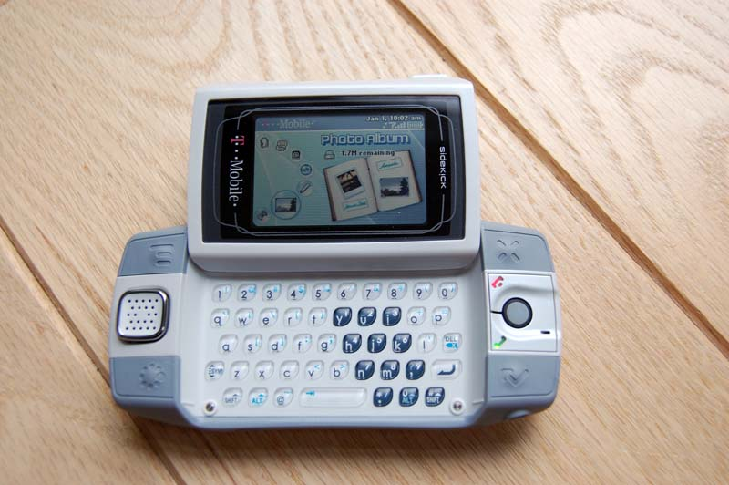 Illustration for article titled Unboxed: Our Shots of the Sidekick iD